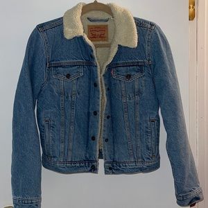 Sherpa lined Levis jean jacket, size small